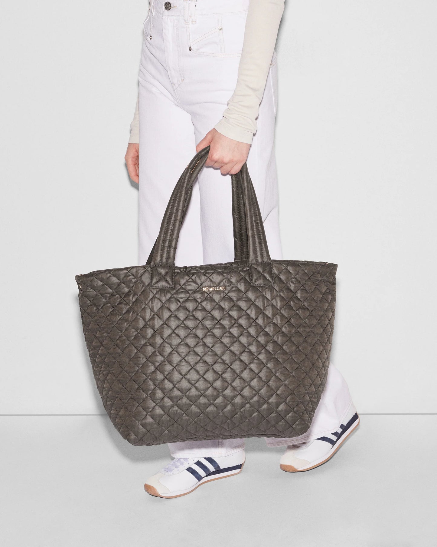 Magnet Large Metro Tote Deluxe
