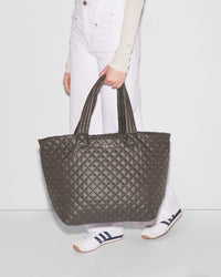 Magnet Large Metro Tote Deluxe