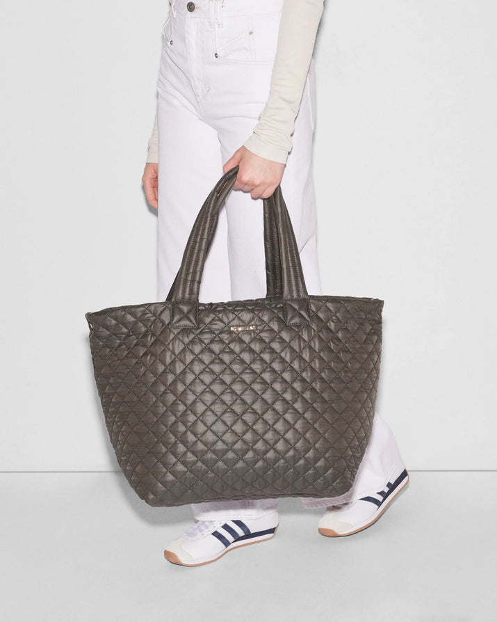 Magnet Large Metro Tote Deluxe